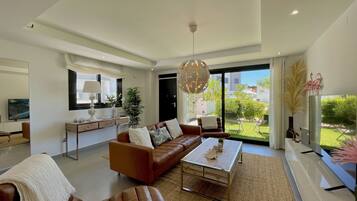 Smart TV, books, stereo