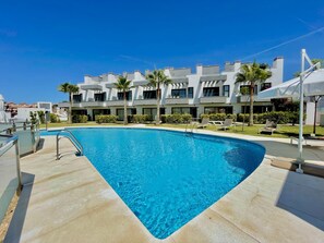 Outdoor pool - Casa Mar - Luxury Townhouse, 4BR, Pool, View, BBQ (Fuengirola)