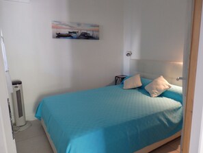 1 غرفة نوم ومكواة/لوح كي وتسهيلات لدخول الكراسي المتحركة