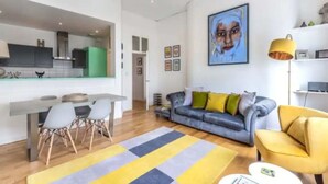 Basic Apartment, 1 King Bed with Sofa bed | Living room | TV - Stylish 1 Bedroom Apartment in Belsize Park (London)