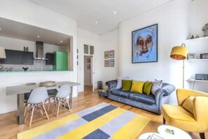 Basic Apartment, 1 King Bed with Sofa bed | Living room | TV - Stylish 1 Bedroom Apartment in Belsize Park (London)