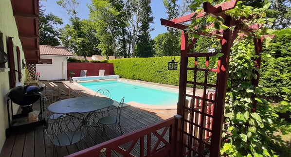 حمّام سباحة خارجي