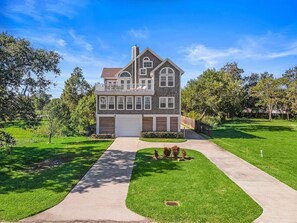 Exterior - Spacious Bayfront Home w/ Gorgeous Views and Deck (Kemah Area)