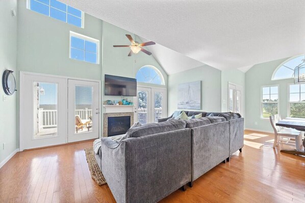 Smart TV, table football, ping pong, books - Spacious Bayfront Home w/ Gorgeous Views and Deck (Kemah Area)