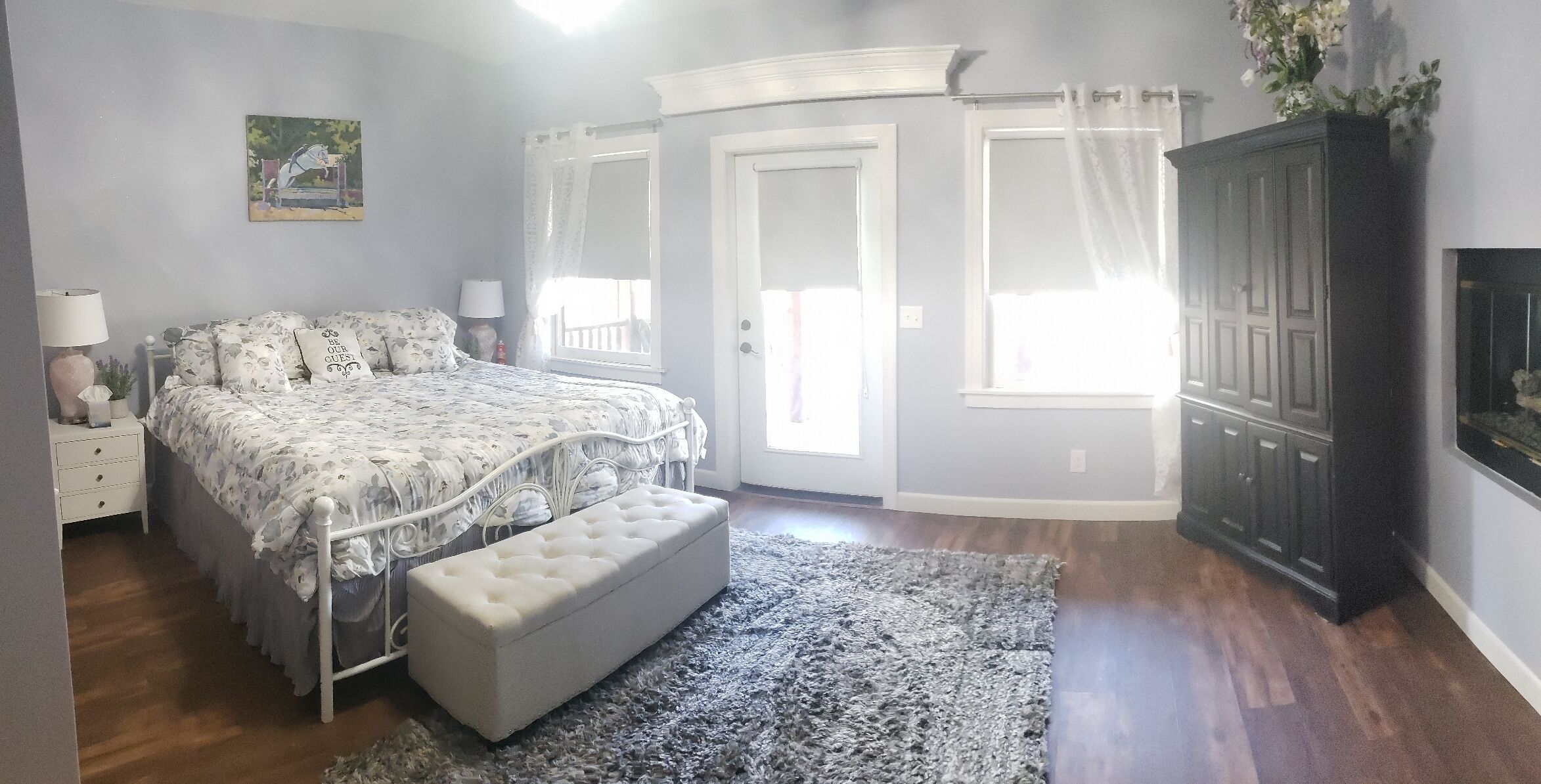 Roomy entire private lower level of log cabin on Green River, 6 min to TIEC. 