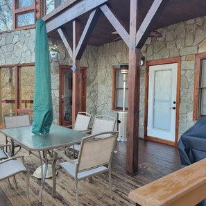 Outdoor dining - Roomy entire private lower level of log cabin on Green River, 6 min to TIEC.  (Rutherfordton)