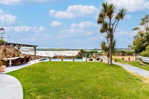 Cottage | Property grounds