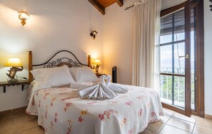 3 dormitoris, un bressol de viatge, wifi gratuïta i roba de llit 