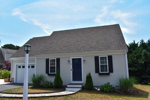Exterior - 3 bedroom, 2 bath home. Walk to the bike trail! (Dennis Port)