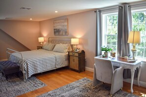 3 bedrooms, desk, iron/ironing board, free WiFi