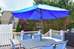 Outdoor dining - 3 bedroom, 2 bath home. Walk to the bike trail! (Dennis Port)
