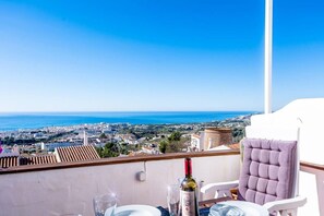 Outdoor dining - SHR013 Bonito apartamento con vistas y piscina (Nerja)