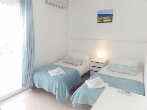 2 bedrooms, iron/ironing board, WiFi, bed sheets