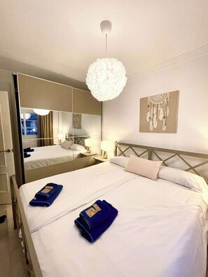 2 chambres, fer et planche à repasser, Wi-Fi, draps fournis