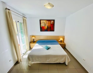 2 chambres, fer et planche à repasser, lit de bébé portatif, Wi-Fi