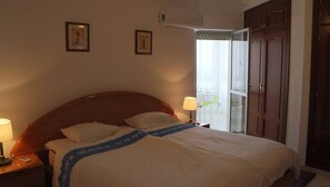 3 bedrooms, iron/ironing board, WiFi, bed sheets - SHR019 Gran Atico al lado de la playa (Torrox Costa)