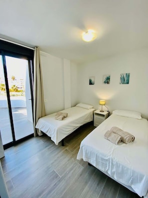 3 chambres, fer et planche à repasser, Wi-Fi, draps fournis