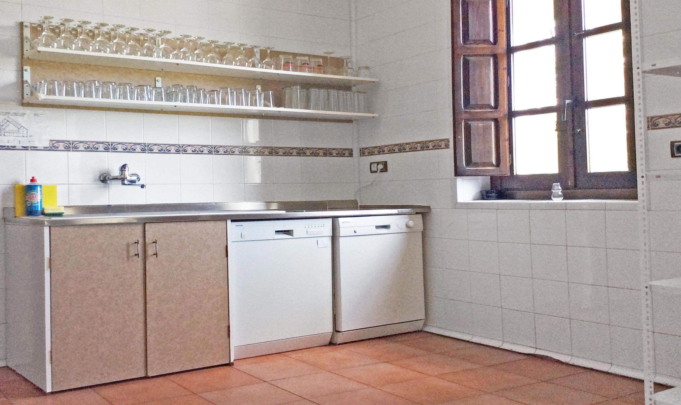 Rural house for large groups. Spacious halls and rooms with their own bathroom.