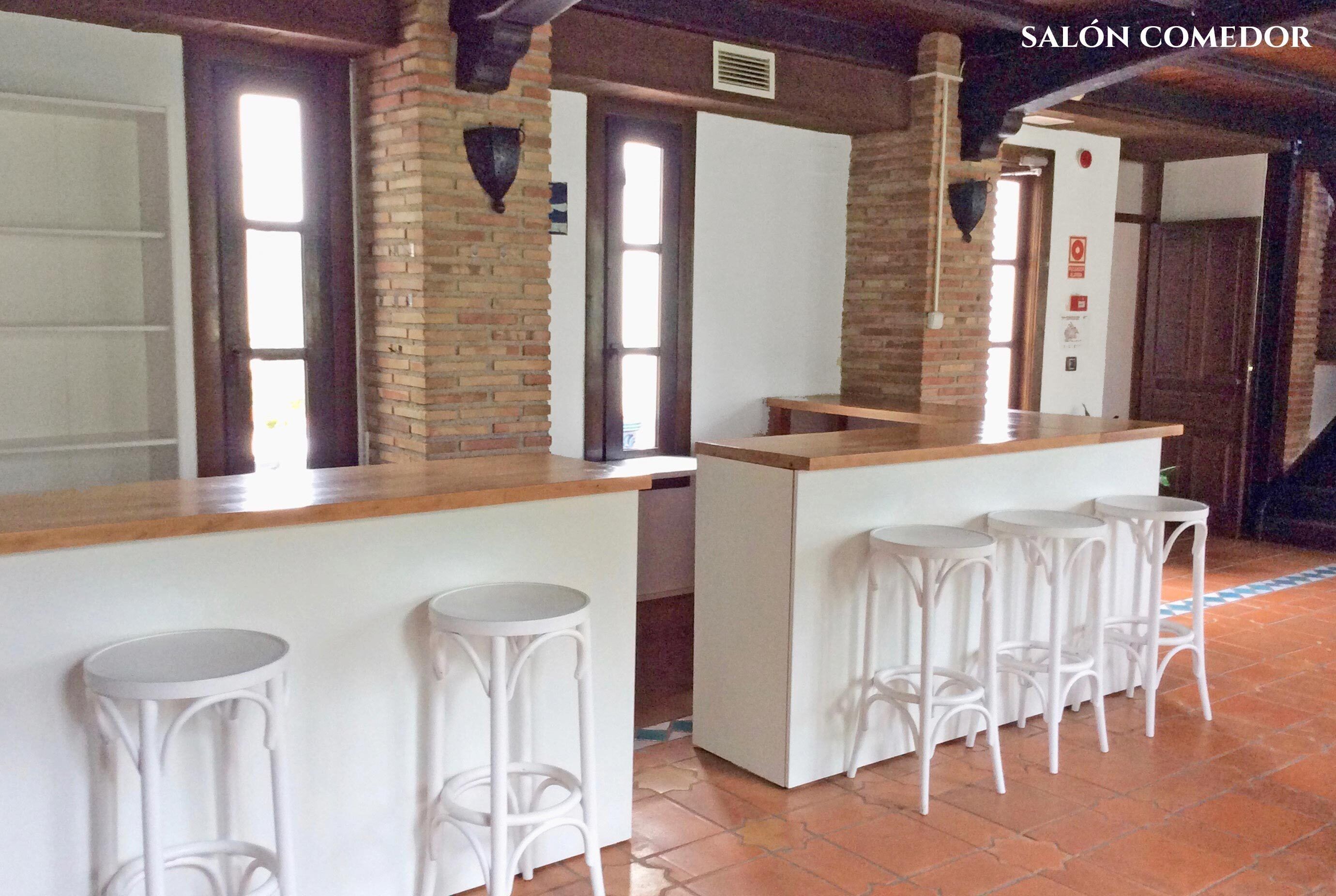 Rural house for large groups. Spacious halls and rooms with their own bathroom.