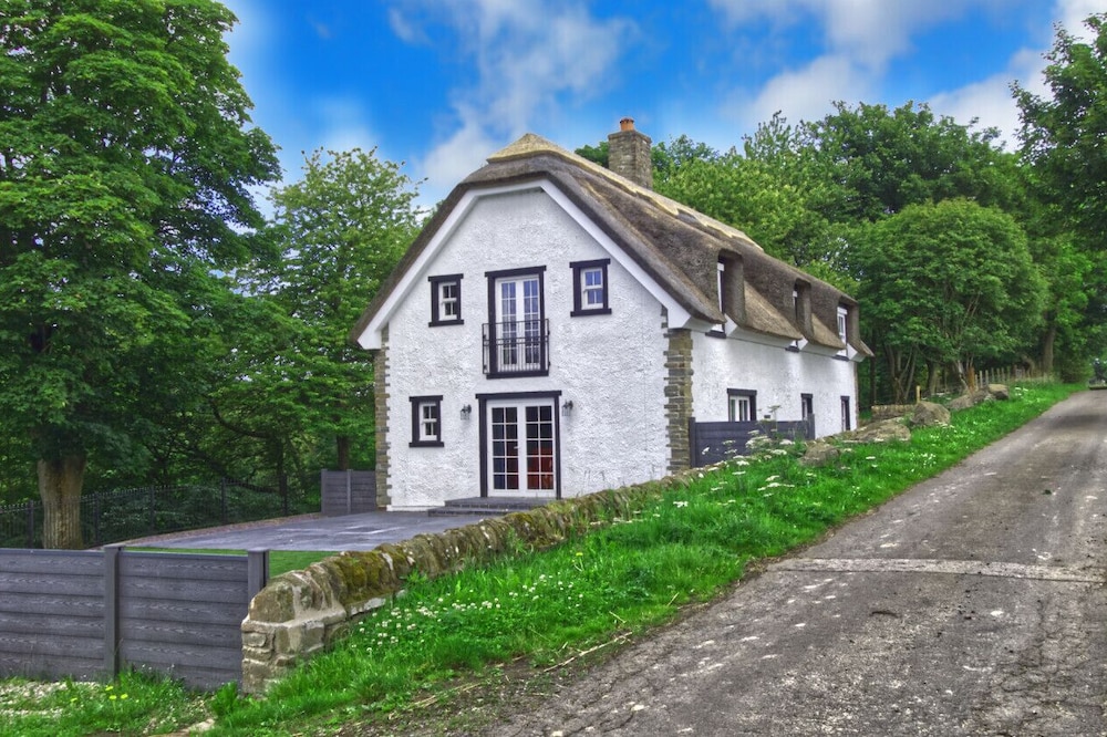 Thatched Cottage · Thatched Cottage - countryside luxury with hot tub