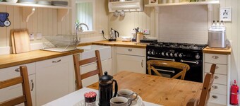 Kirk Wynd Cottage - Classic Charm