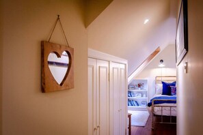 Fer et planche à repasser, Wi-Fi gratuit, draps fournis