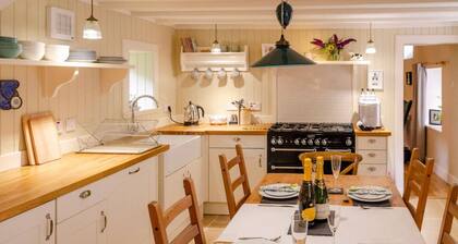 Kirk Wynd Cottage - Classic Charm