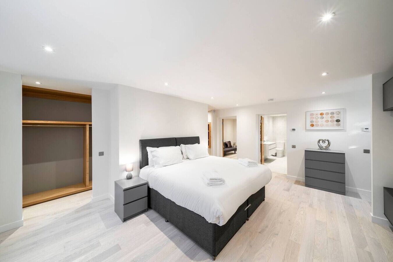 Desk, iron/ironing board, free WiFi, bed sheets