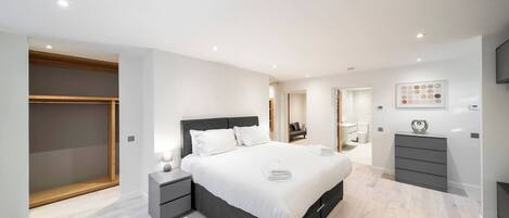 3 dormitorios, tabla de planchar con plancha, wifi gratis y ropa de cama