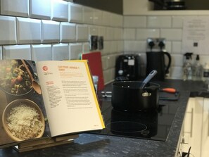 Comfort Apartment, Ensuite | Shared kitchen - Contemporary 1 bed Studio for Comfy Stay in Wigan (Wigan)