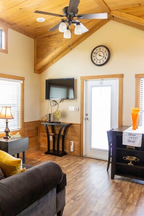 Living area - Tiny living cabin (Willis)