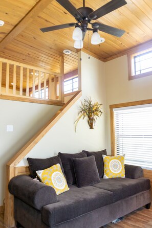 Living area - Tiny living cabin (Willis)