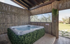 Bain à remous intérieur