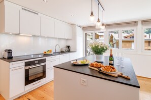 Kühlschrank, Ofen, Herdplatte, Geschirrspüler