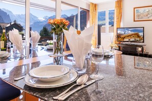 Dining - Chalet Hannegg 2 (Wengen)
