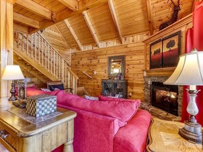 TV connectée, cheminée, lecteur de DVD, baby-foot