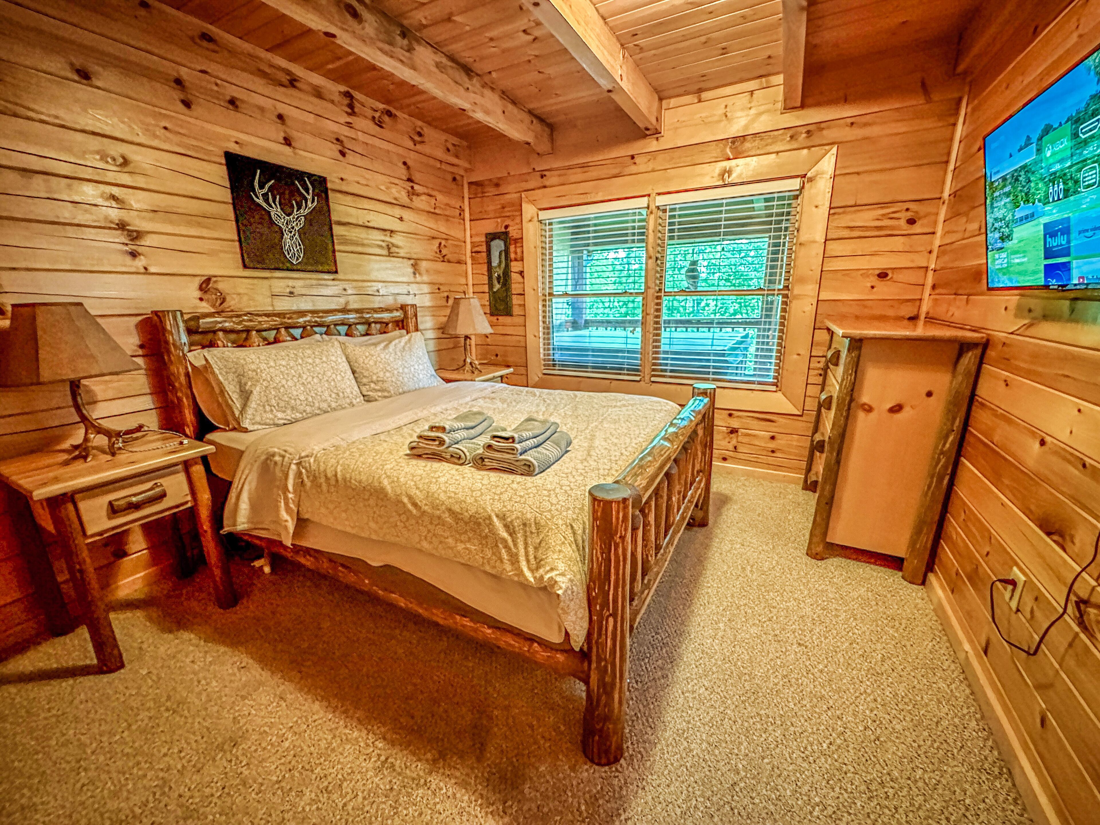 The Adaha Cabin 2br 2bth arcades hot tub Sevierville