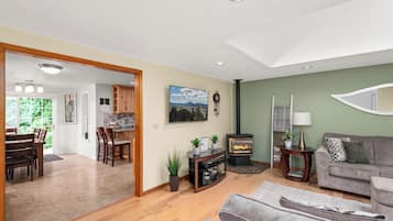 Smart TV, fireplace, DVD player