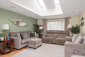 Smart-TV, peis og DVD-spiller