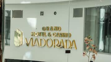A modern interior with a sign for 'Grand Hotel & Casino Vidorada'.