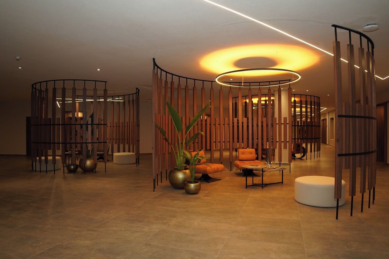 Kamar Bisnis, tanpa jendela | Area keluarga | Smart TV 40-inci dengan saluran TV kabel dan TV