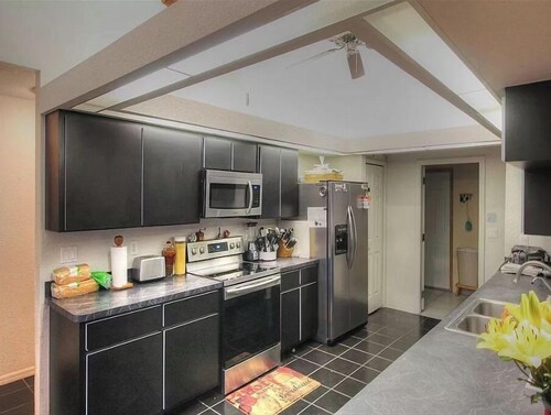 Modern In-Law Suite-Separate Entrance