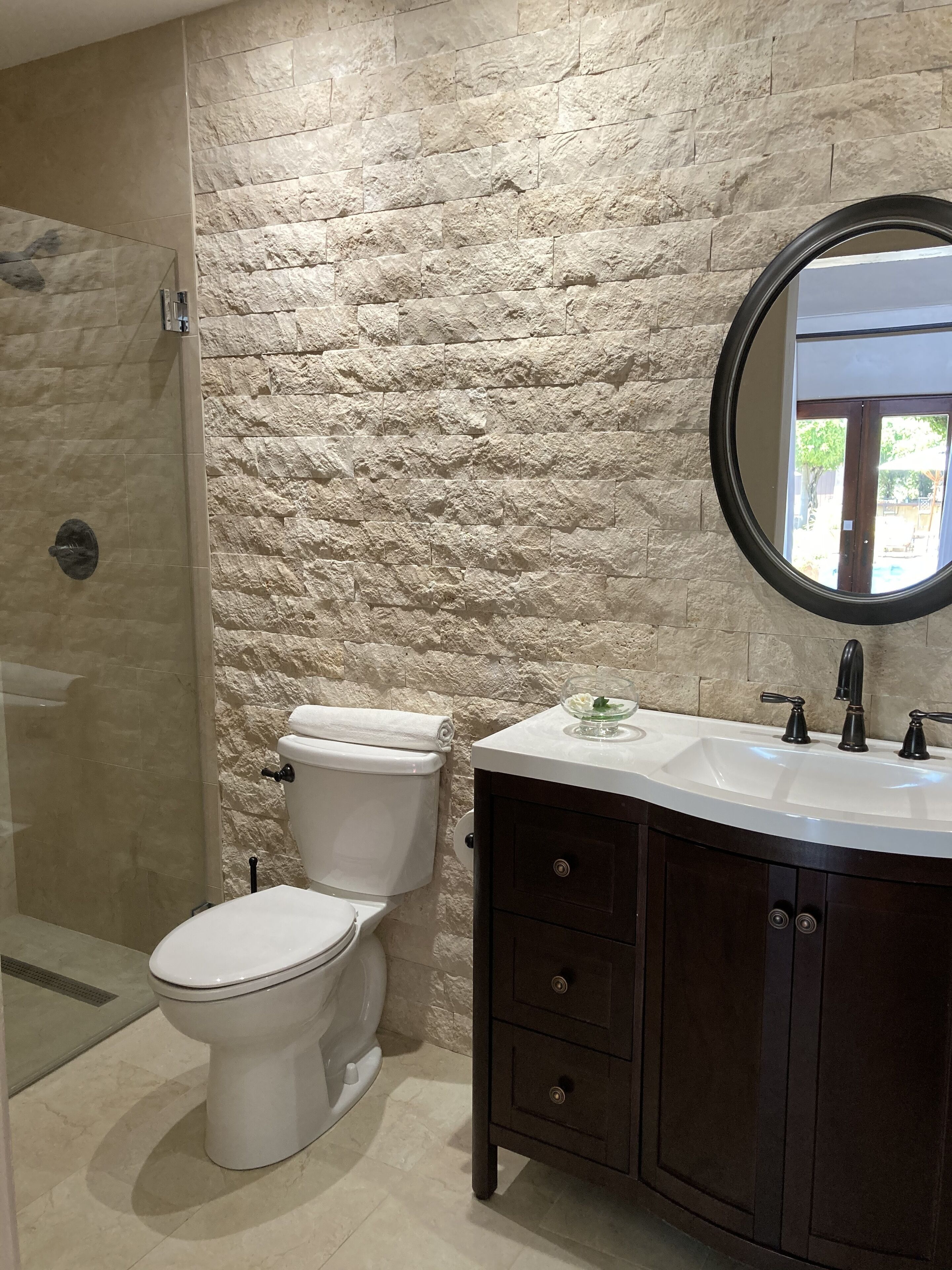 Large poolside King suite with private entrance