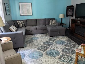 Téléviseur connecté, foyer, livres, chaîne audio