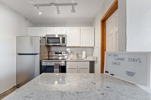 Dishwasher - Lovely 2 Bedroom Rental Blocks Away From Allianz! (Saint Paul)