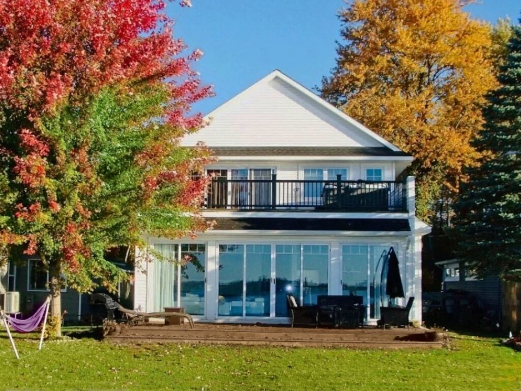 Mitten Luxury on Gun Lake