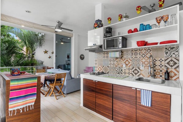 Private kitchen - Golden Zone 1BR King Suite w/ Pool + Walk to Beach (Bucerías)