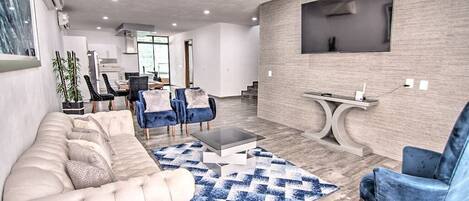 テレビ、書斎 / ワークスペース