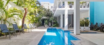 Maravilla 1A: Golden Zone 1BR - 2 Blocks to Beach