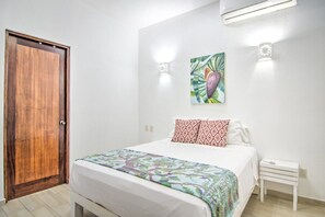 1 chambre, bureau, fer et planche à repasser, Wi-Fi